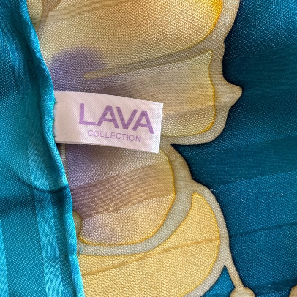 Hand-painted, Hand Rolled 100% Silk Scarf‎ Tropical, Floral, Luxury 34”x34” - Picture 3 of 7